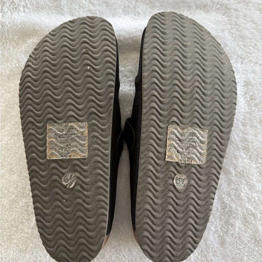 Women’s Universal Thread Black Suede Slip-On Clog with Buckle size 6.5 - Picture 4 of 4